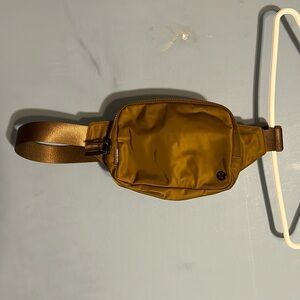 Lululemon belt bag 2L